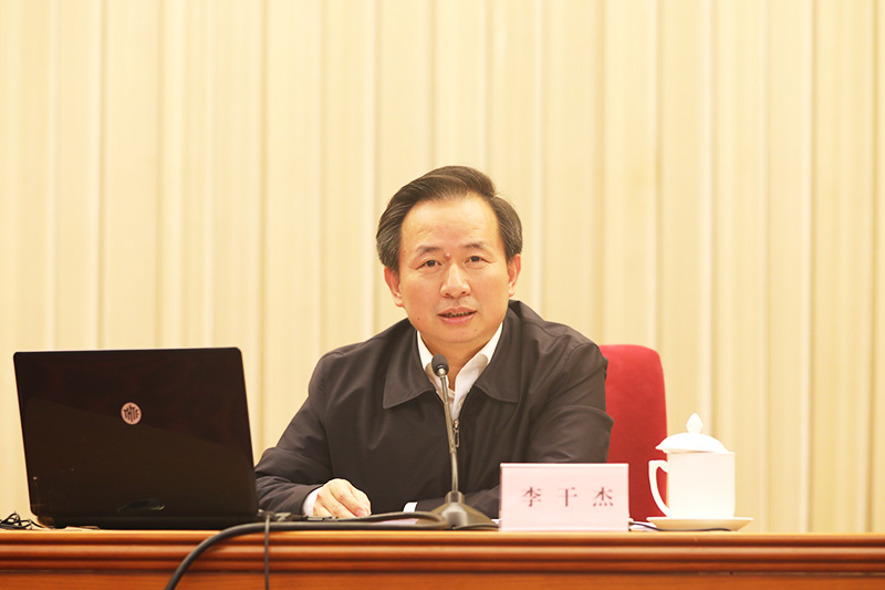 環(huán)保部部長《求是》雜志發(fā)表署名文章:堅持人與自然和諧共生